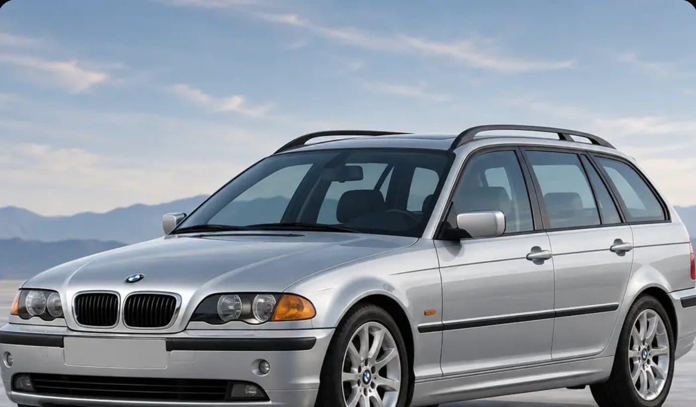 Silberner E46 Touring auf einem Salzsee